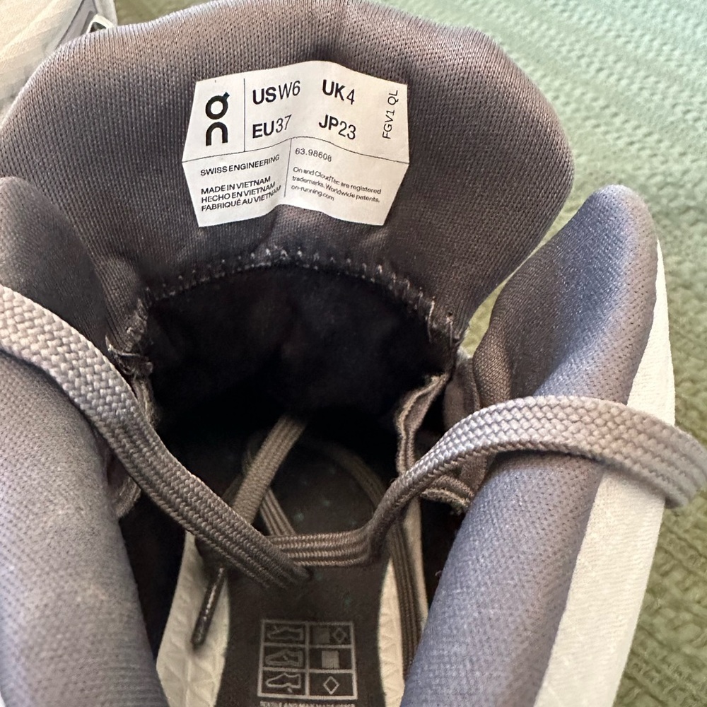 NEW- ON Women's Cloudrock 2 Hiking Boot, 6 - Picture 5 of 9